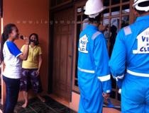 demo membersihkan kaca