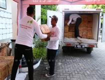 loading coca cola