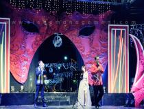 Bp. Hendrar Prihadi menyanyi saat openning